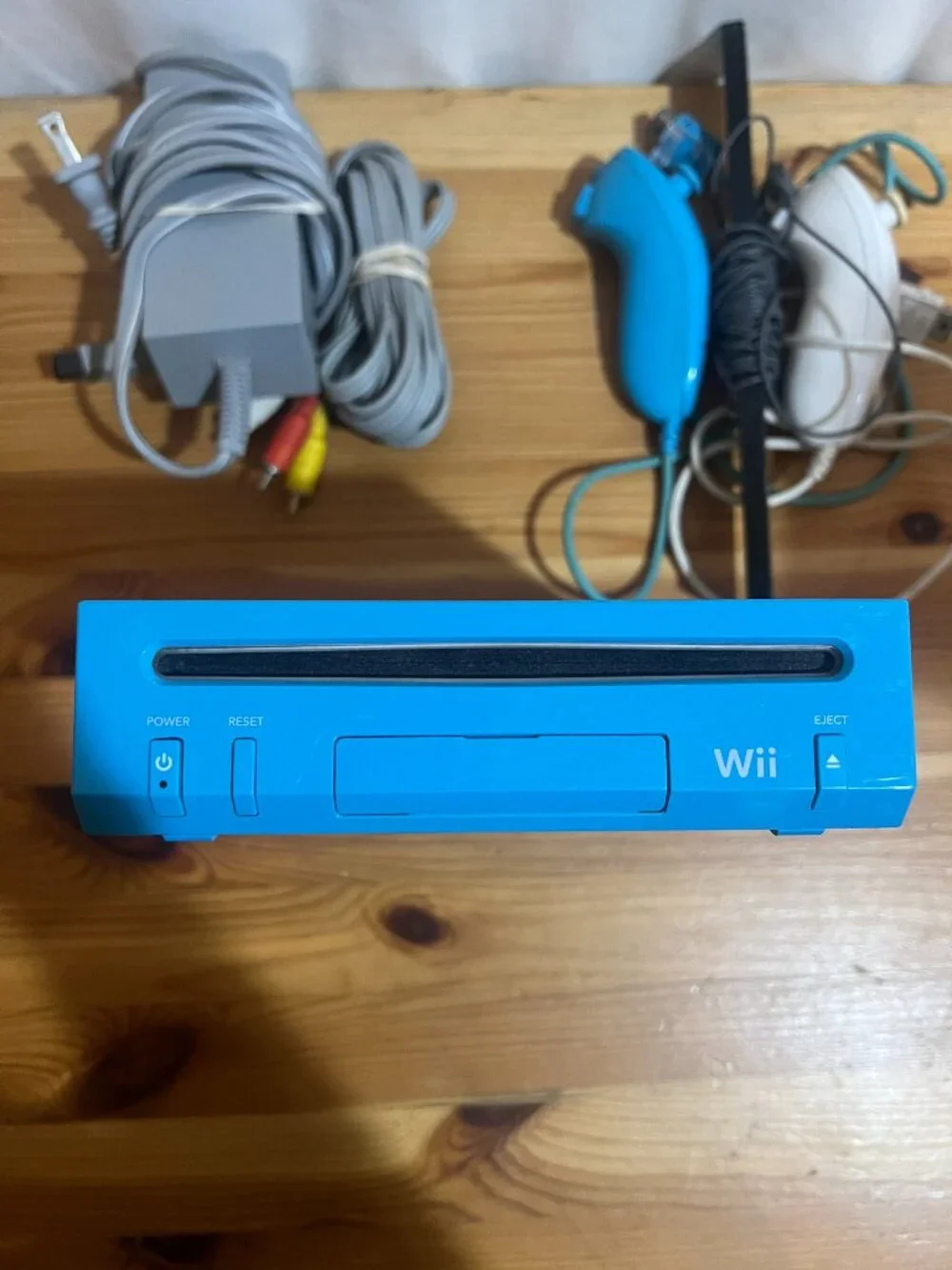 NINTENDO WII VIDEO GAME CONSOLE BLUE RVL-101 Tested Turns On Sensor Bar, 2 Contr